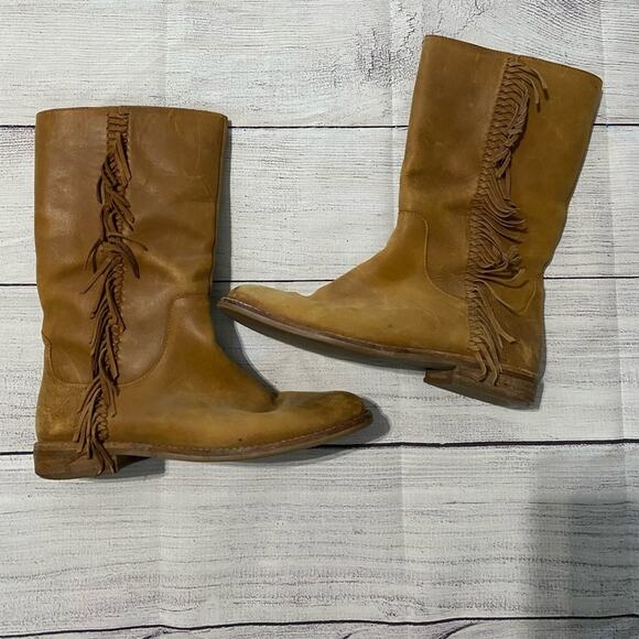 Bass Distressed Boots - Picture 6 of 14